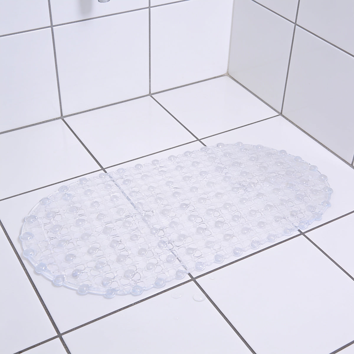 Lumiwee Brook kids suction-cup shower mat: the mat on 30 cm floor tiles for scale