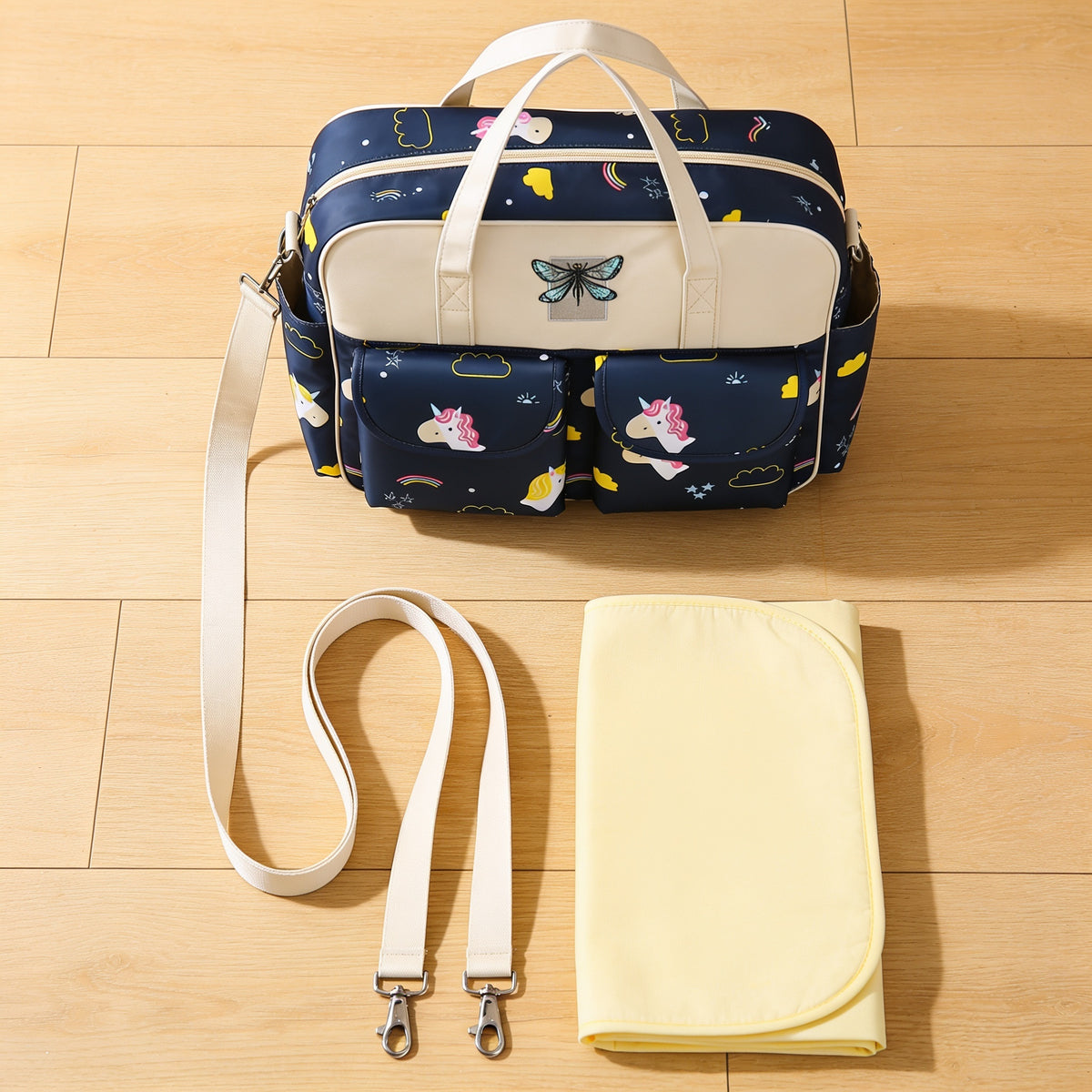 Lumiwee Lark diaper messenger bag: what is included: bag, shoulder strap and changing pad