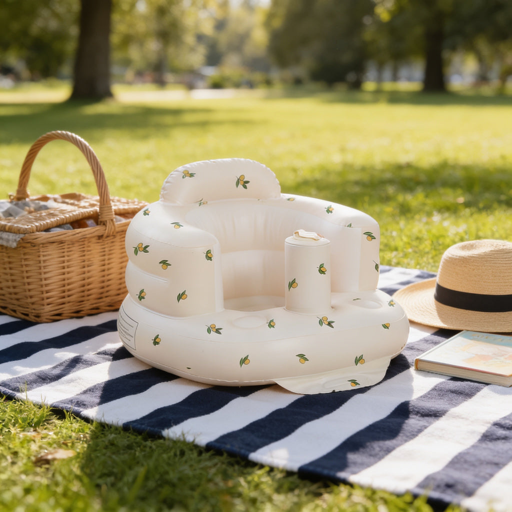 Lumiwee Mallow inflatable baby floor seat: inflatable seat on a picnic blanket in the park