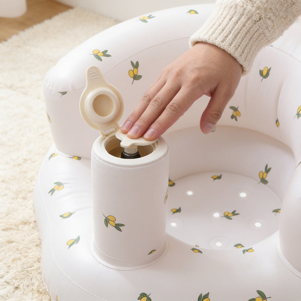 Lumiwee Mallow inflatable baby floor seat: pressing the built-in pump to inflate the seat