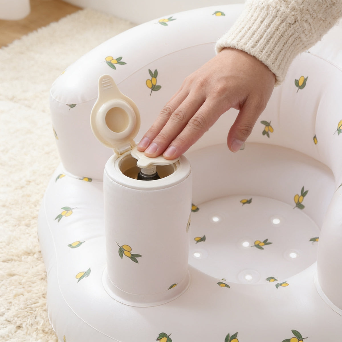 Lumiwee Mallow inflatable baby floor seat: pressing the built-in pump to inflate the seat