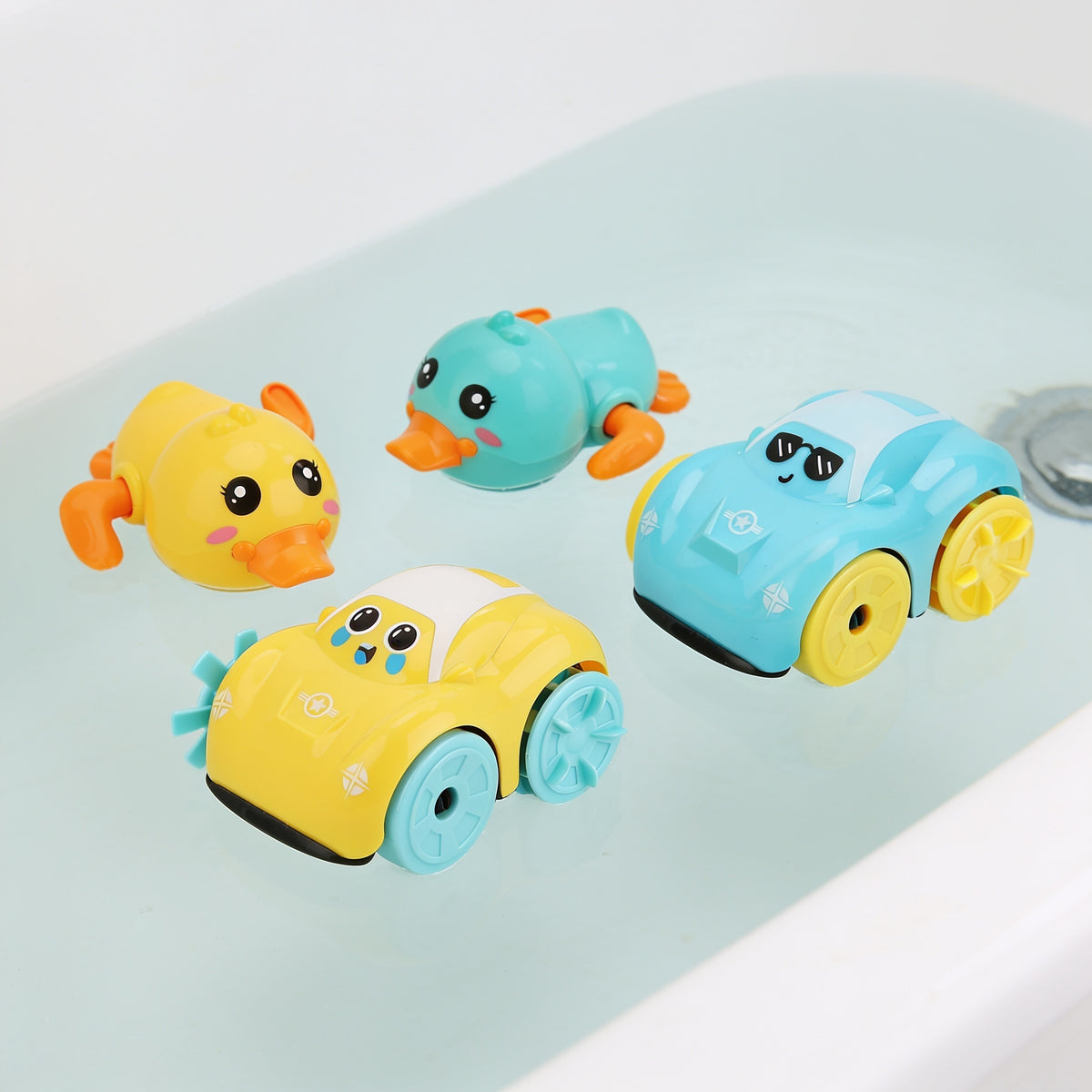 Lumiwee Paddle wind-up bath toy: the four wind-up bath toys in the tub