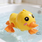 Lumiwee Paddle wind-up bath toy: close-up of the paddling duck feet