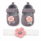 Gray button-flower baby shoes with one headband on a white background