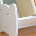 Lumiwee Sunny kids book rack: close-up of the smiley cutout side