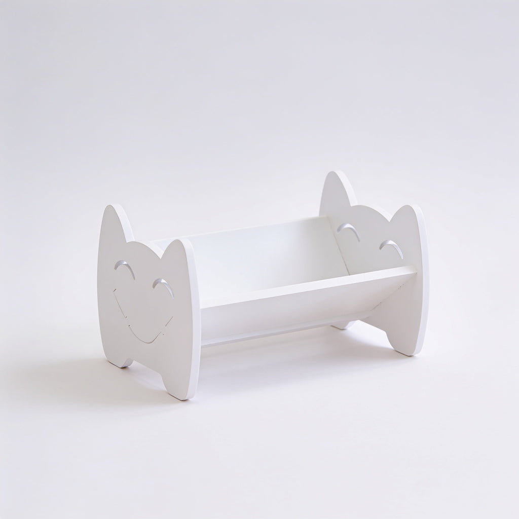 Lumiwee Sunny kids book rack: white smiley book rack on a white background