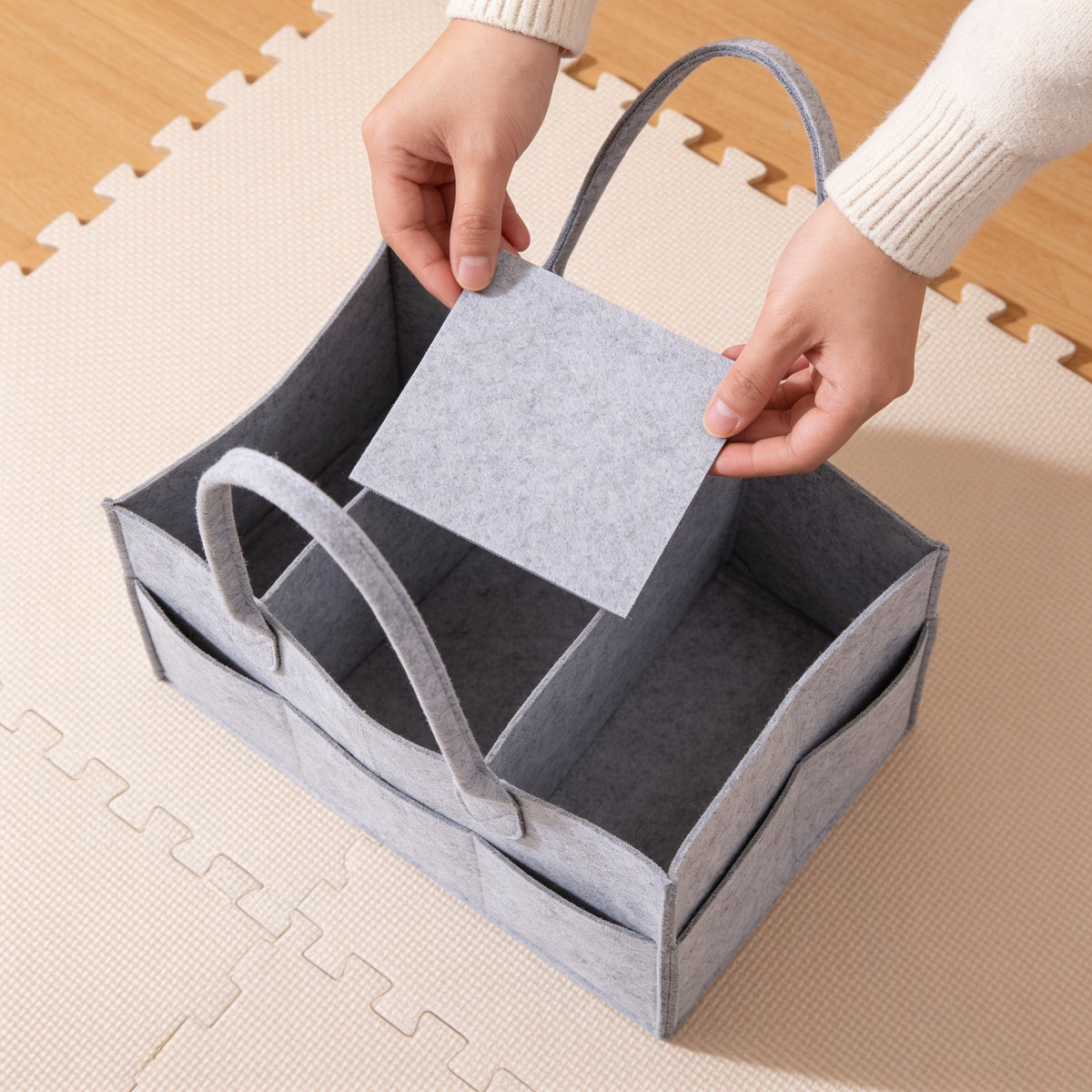 Lumiwee Tuck felt diaper caddy tote: lifting a removable felt divider out of the caddy